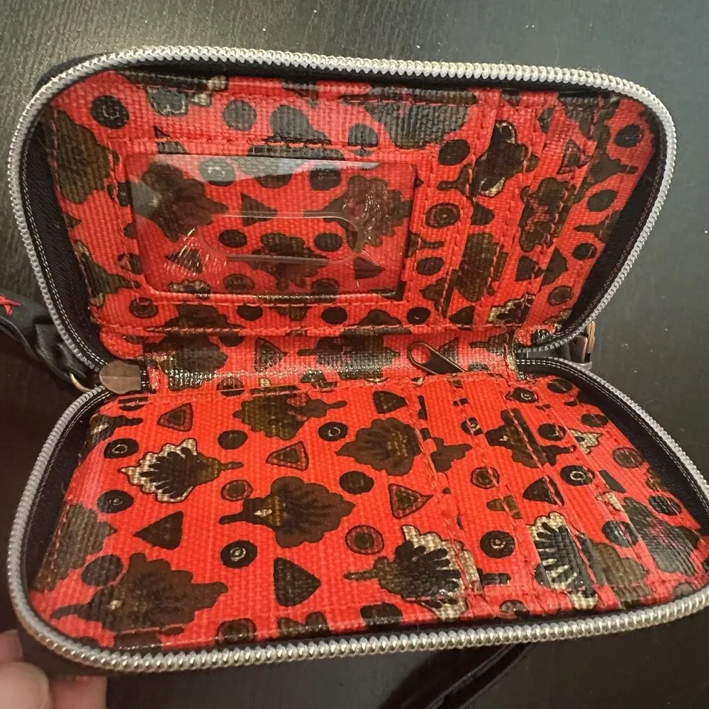 Sakroots Zipper‎ Wallet Smartphone Crossbody Purse Bag Red Black Pattern - LOOK